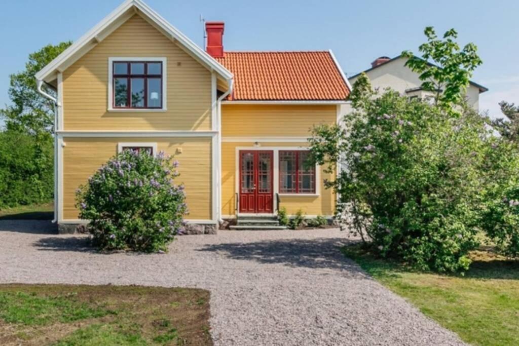 Casa Fontenay Charmig Laegenhet Naera Stadsparken Och Vaettern Hjo Eksteriør bilde